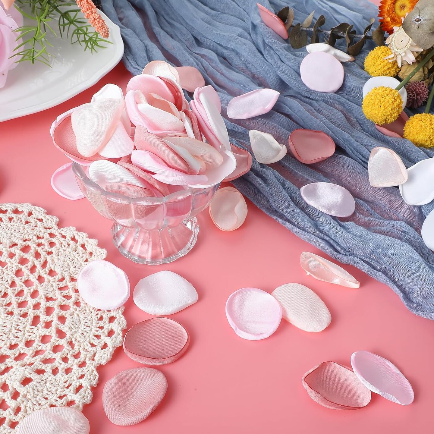 200 Pcs Artificial Silk Rose Petals, Bulk Silk Flower Petals for Wedding Decor Basket Wedding Aisle Runner Bridal Shower Valentine&#x27;s Day Romantic Night Decoration