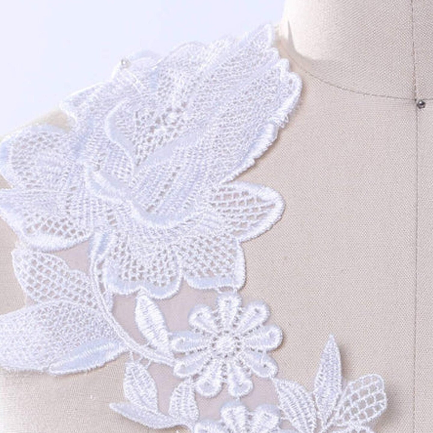 1 Pair White Large Venice Bridal Lace Applique Floral Collar Wedding Dress Embellishment