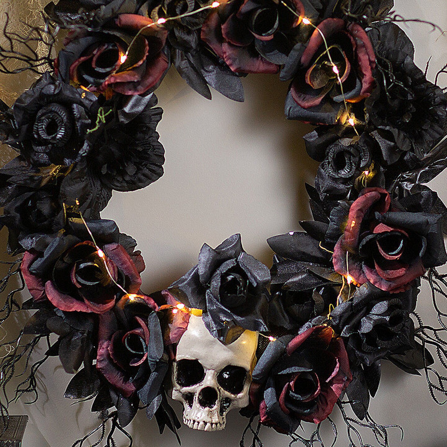 Light Up Dead Roses &#x26; Skull Halloween Wreath 23.5