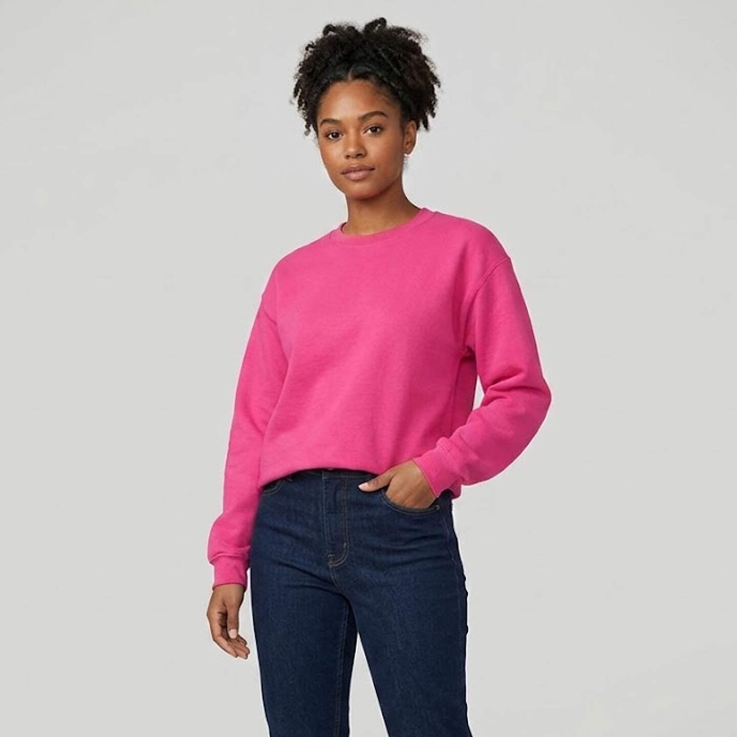 Gildan Heavy Blend Long Sleeve Crewneck Sweatshirt for Everyday Wear & Winter Outfits
