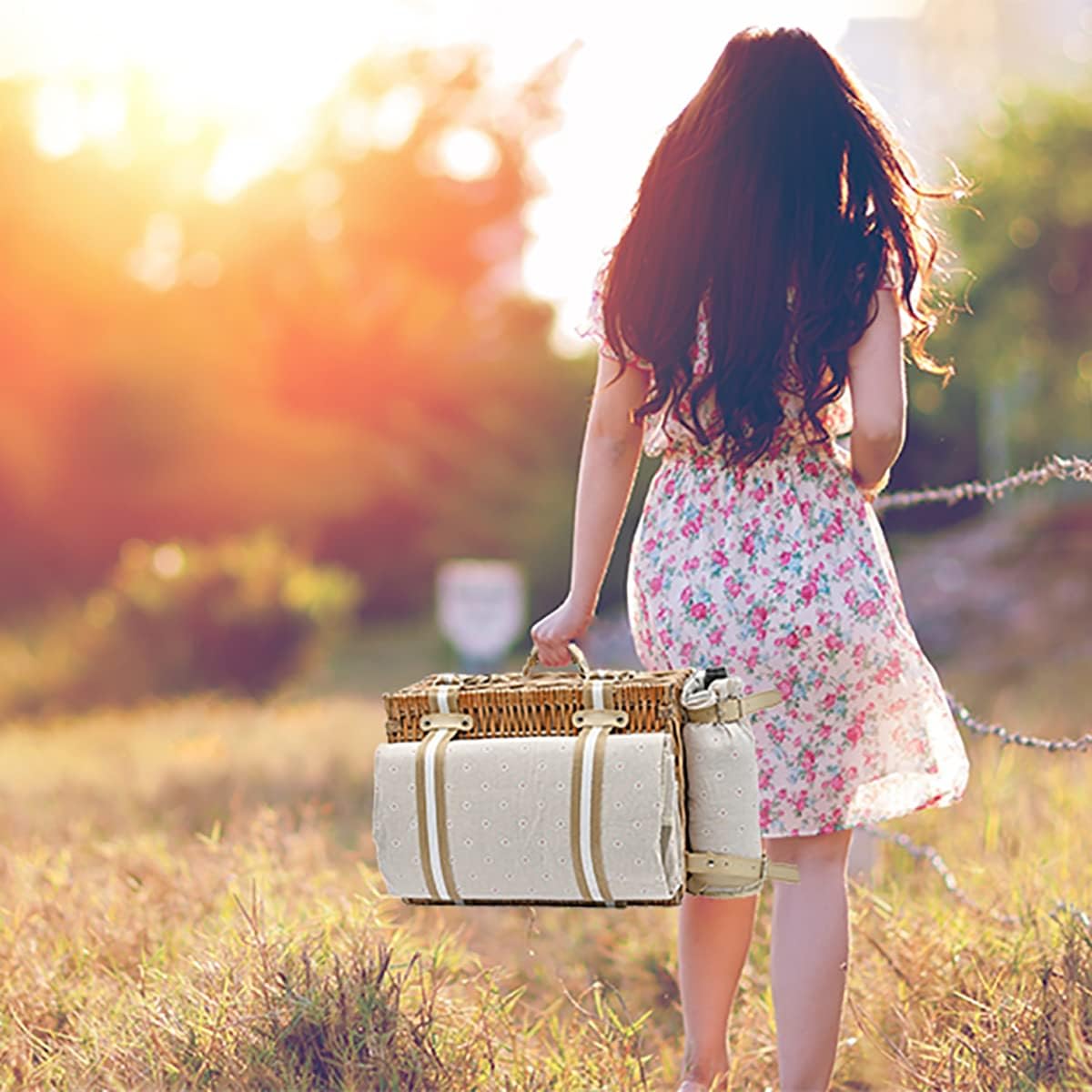 31Pcs Picnic Basket Set for 4 with Insulated Liner and Waterproof Blanket Wine Pouch, Large Wicker Picnic Hamper