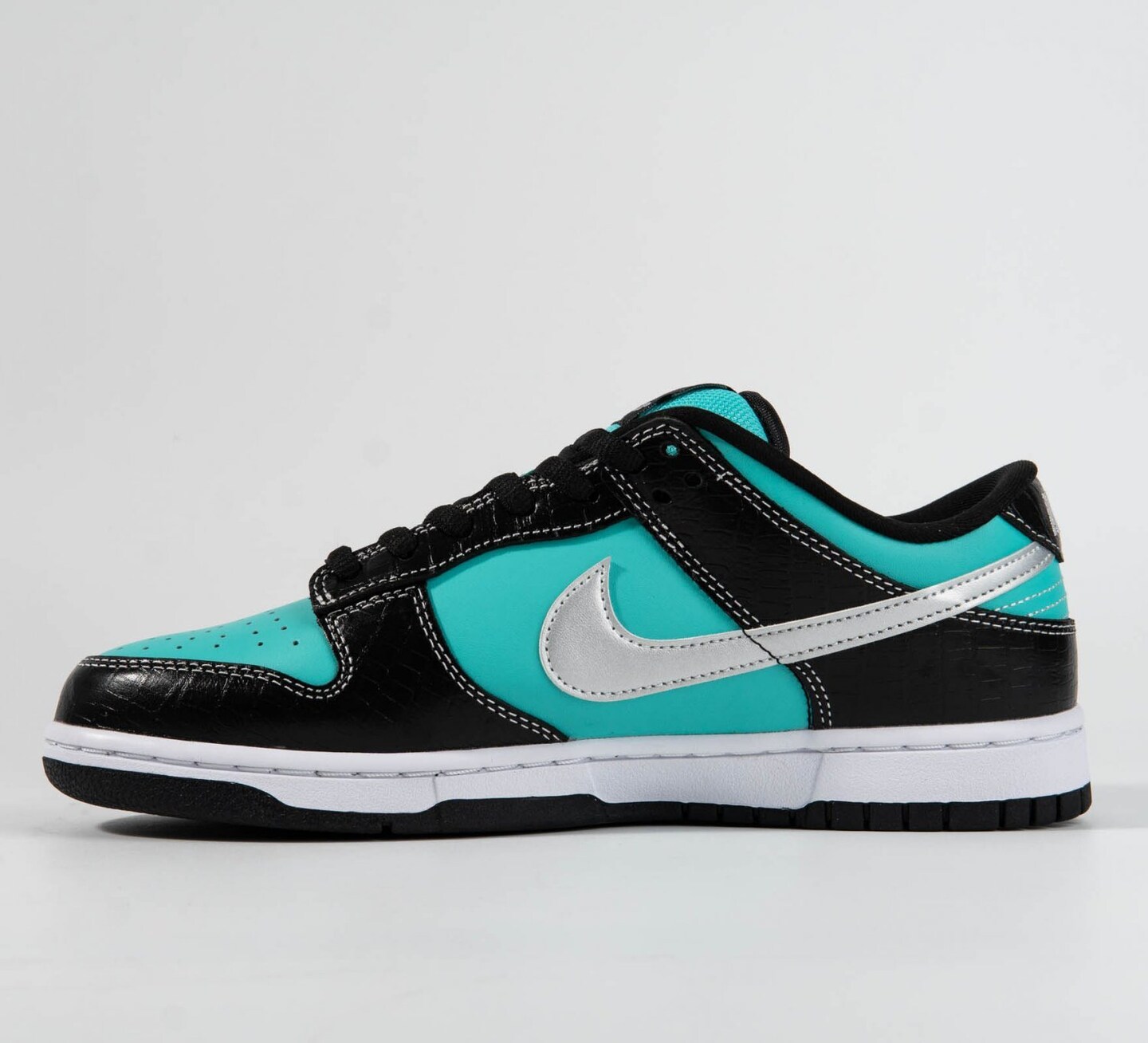 Nike SB Dunk Low Diamond Supply Co Aqua Blue | MakerPlace by Michaels