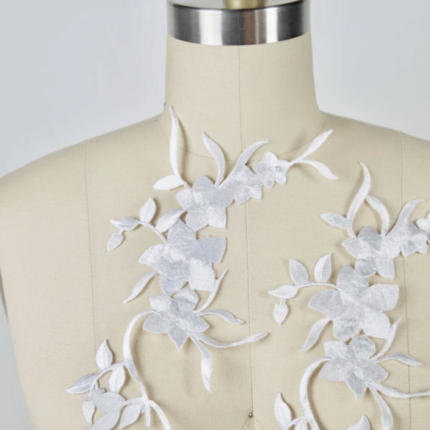 2 Pieces White Oahu Flower Embroidery Patch Iron On Applique for Wedding Gowns and Costumes