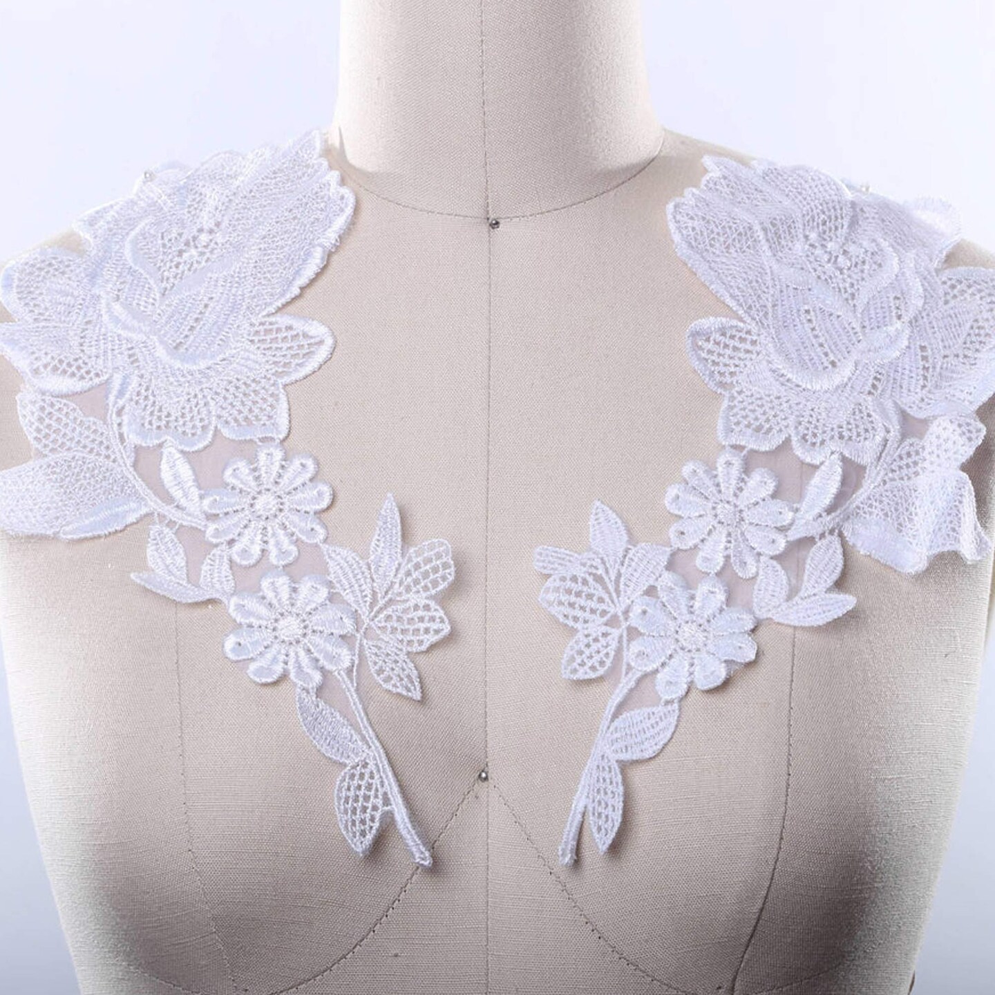 1 Pair White Large Venice Bridal Lace Applique Floral Collar Wedding Dress Embellishment