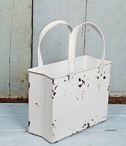 Distressed White Metal Tote Bag &#x2013; Rustic Farmhouse Container for Floral Arrangements &#x26; Holiday Decor-M10827