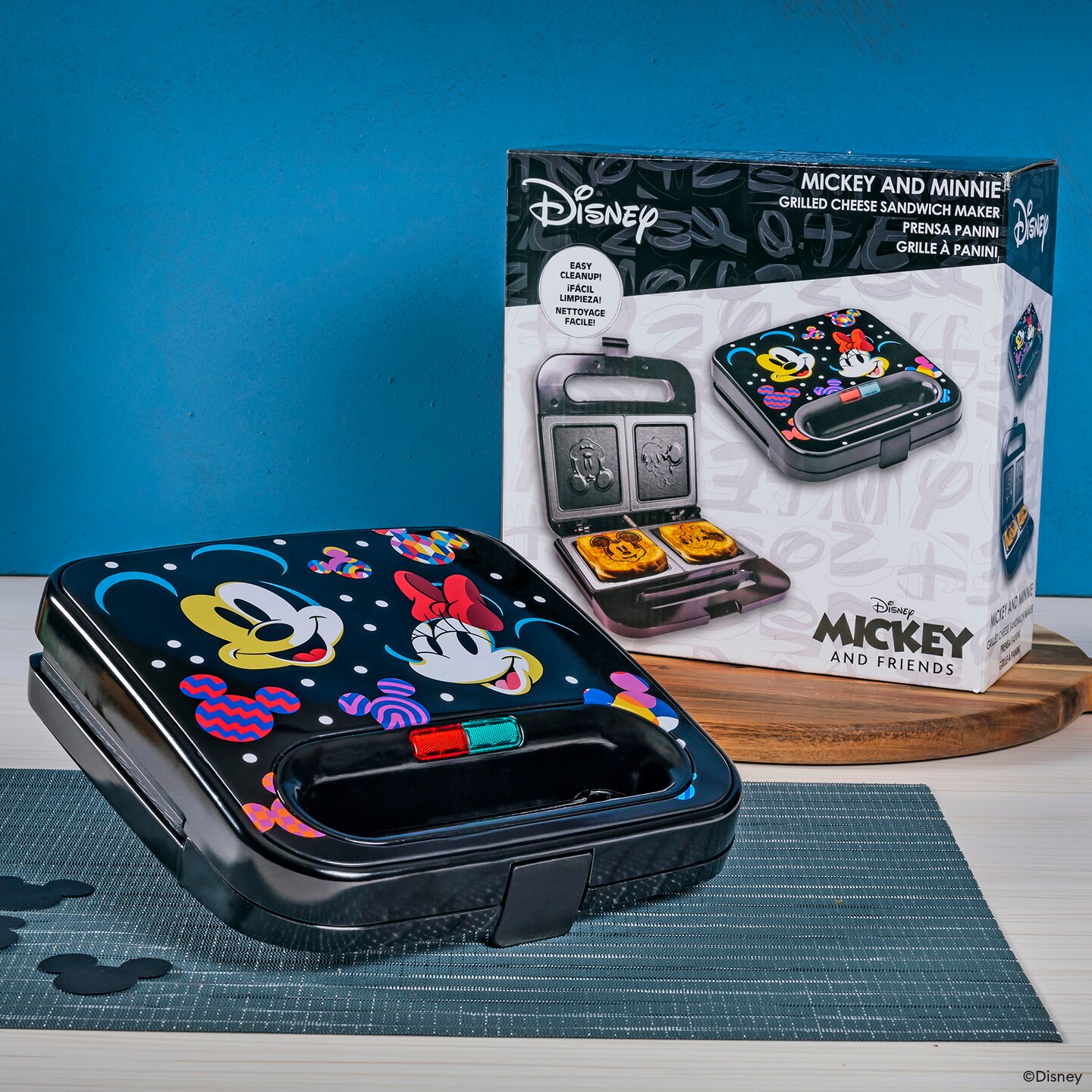 Uncanny Brands Disney Mickey Mouse and Minnie Mouse Sandwich Maker