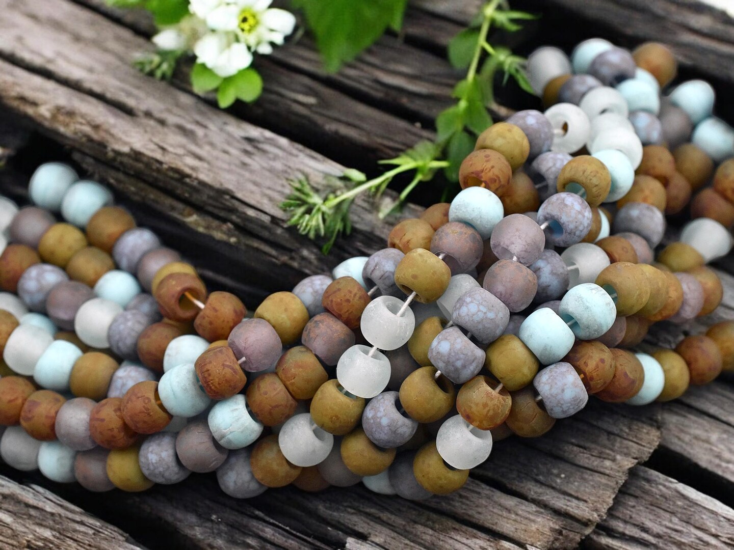 32/0 Aged Matte Blue Sky Picasso Mix Seed Beads (18&#x22; Strand)