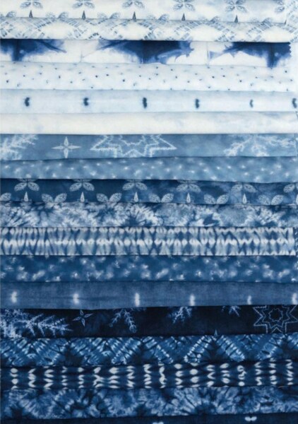 Winter Chill Fat Quarter Bundle by Debbie Maddy for Moda (48100AB)