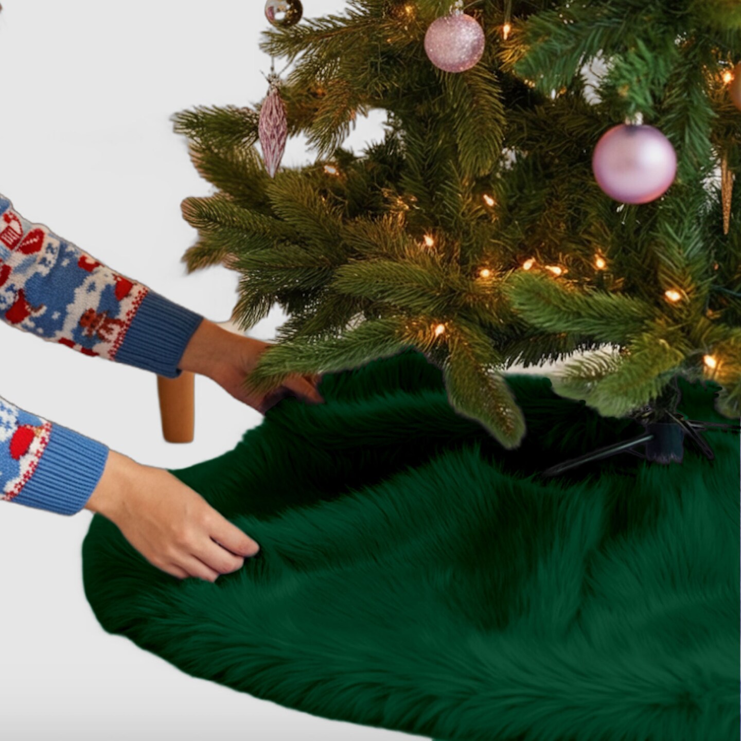 FabricLA 36&#x22; Kelly Green Faux Fur Christmas Tree Skirt - Fluffy Plush Tree Skirt (91cm) for Holiday Decorations