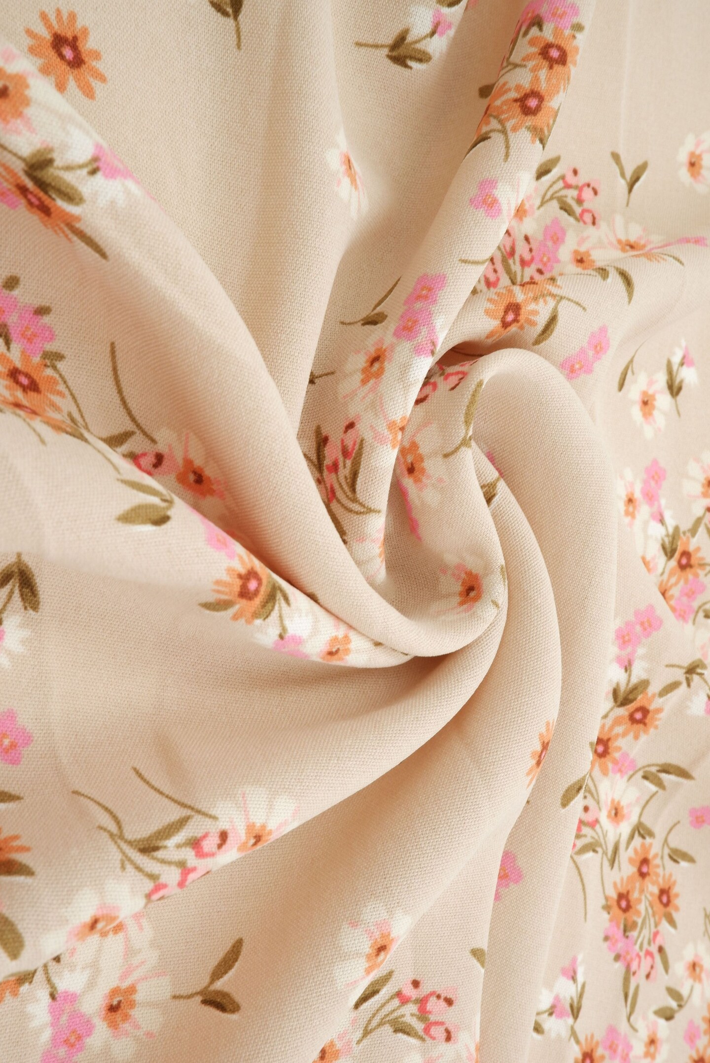 100% Polyester Cey Floral Print Fabric Lightweight Woven 58/59&#x201D; Wide