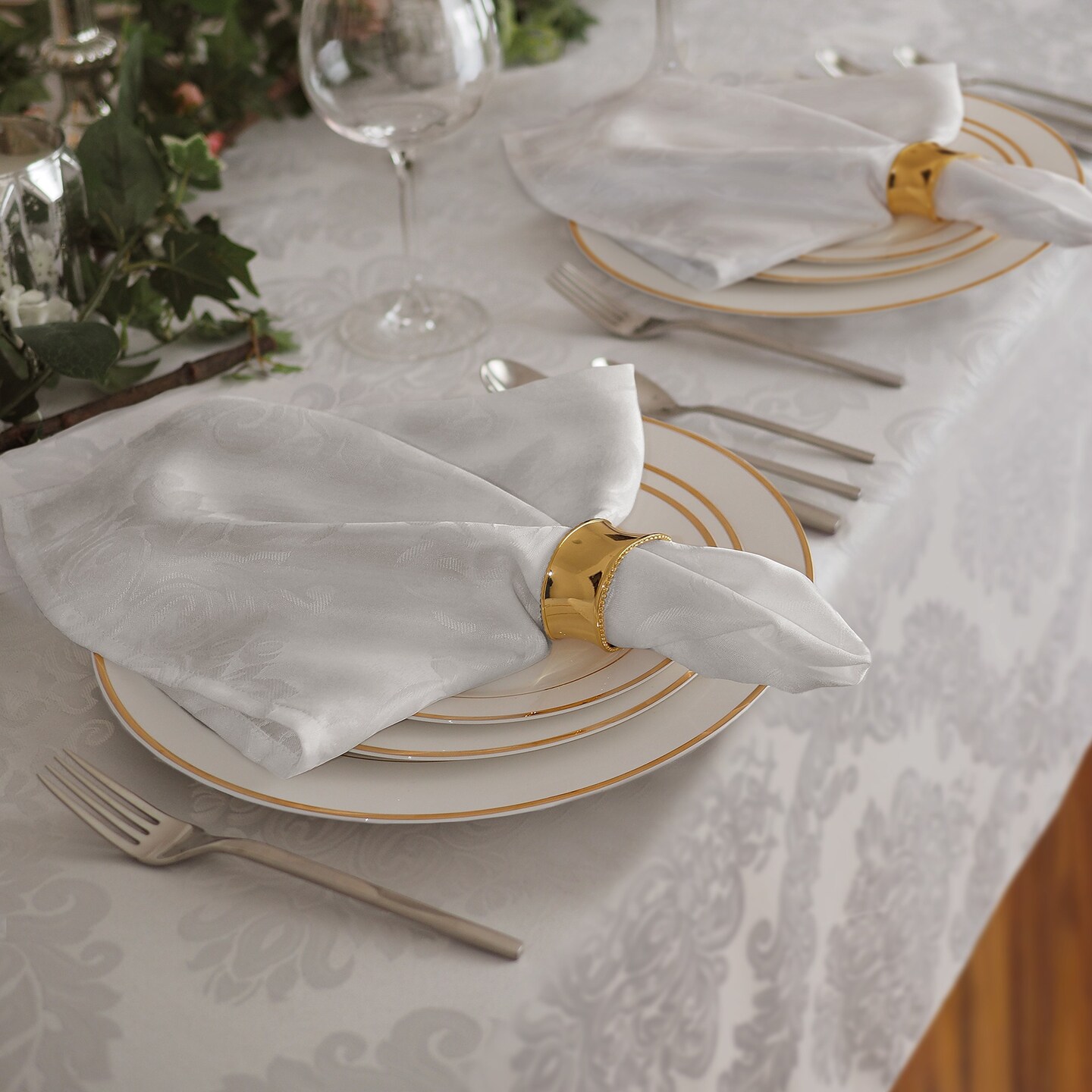 Threadmade Home Barcelona Jacquard Damask Napkin, Set of 4, White - 17"W x 17"L