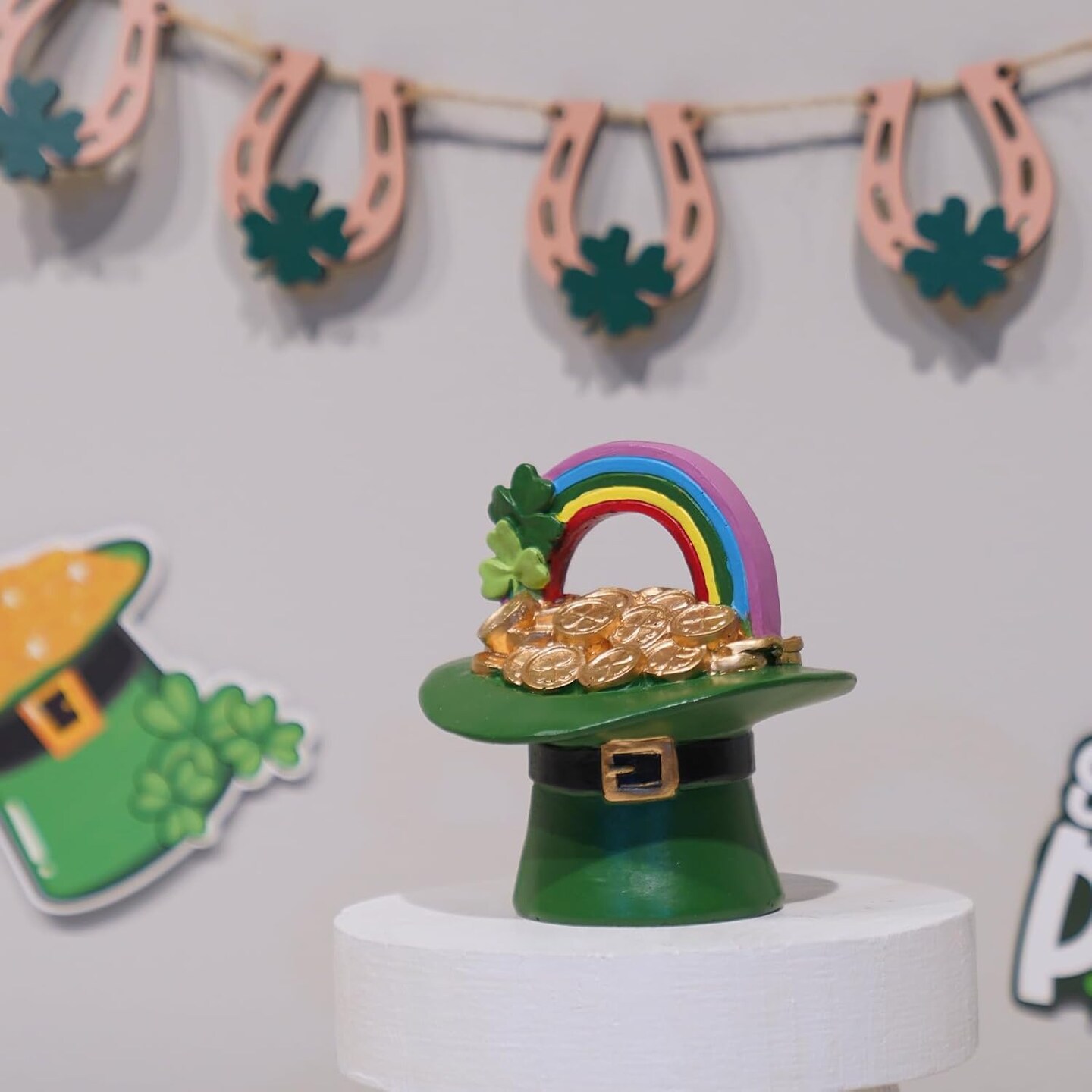 St Patricks Day Figurines Statue - Desktop Figurines Saint Patricks Day Irish Lucky Leprechaun Shamrock Hat Table Decor Resin Tabletop Figurine Green Clover Holiday Decorations Indoor 3.5x3.7x4 inch