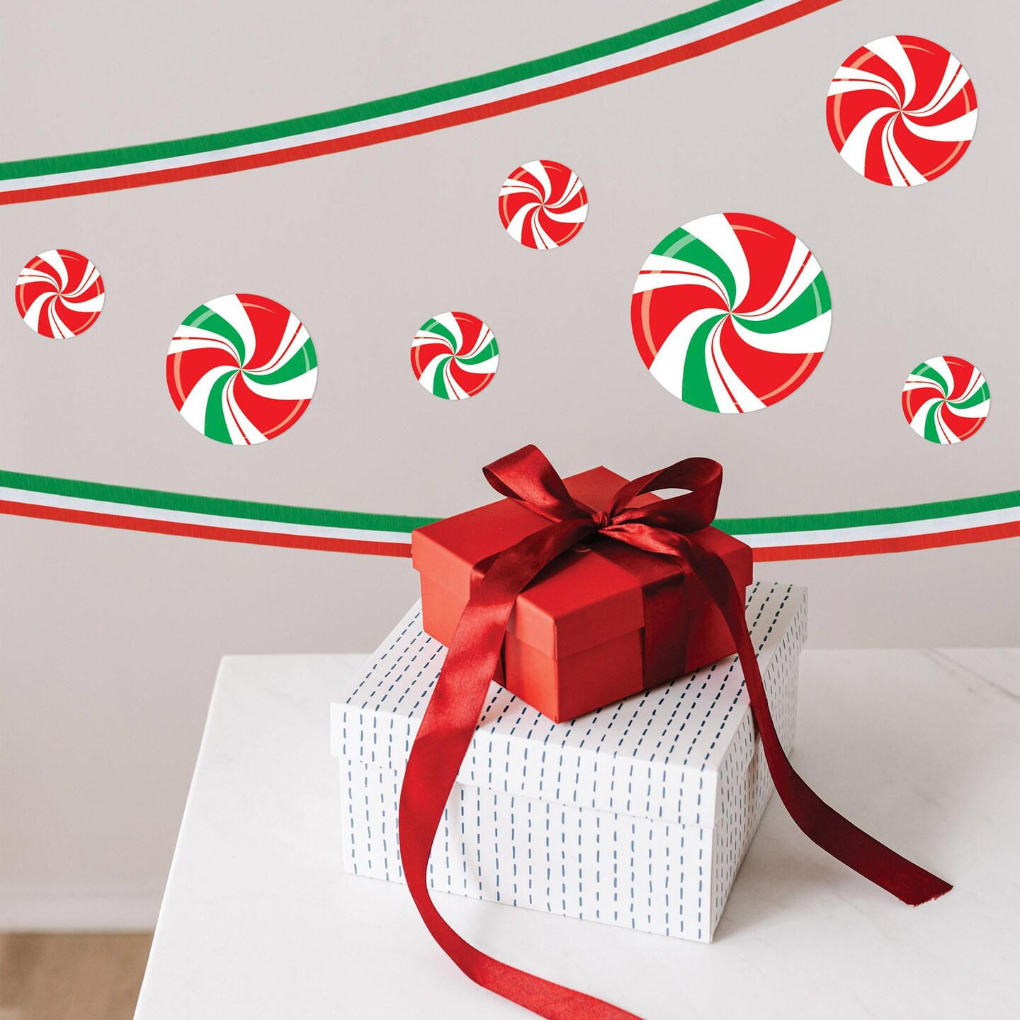 12 Pack Beistle Christmas FR Red - White/Green Crepe Streamer