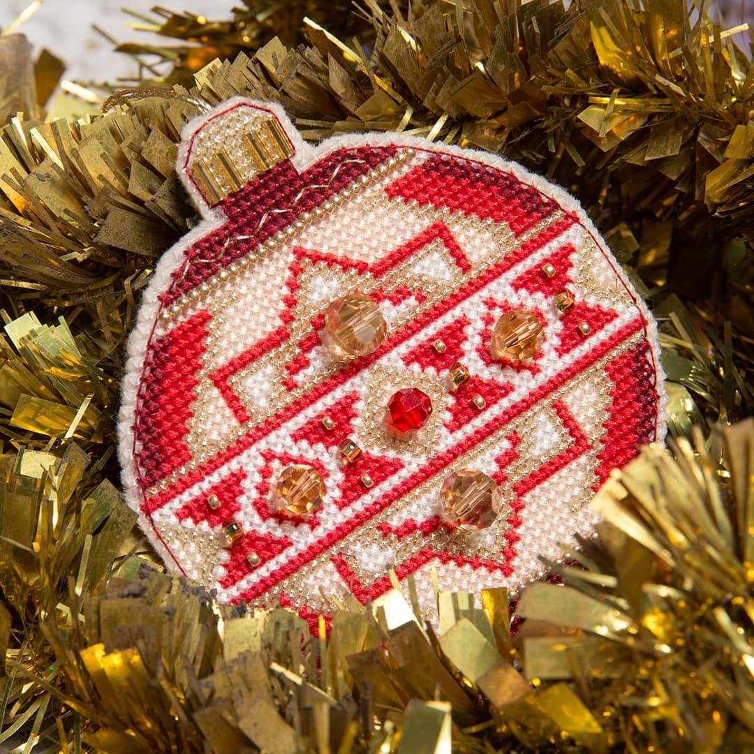 Christmas tree toy. Plastic Canvas Cross-stitch kit