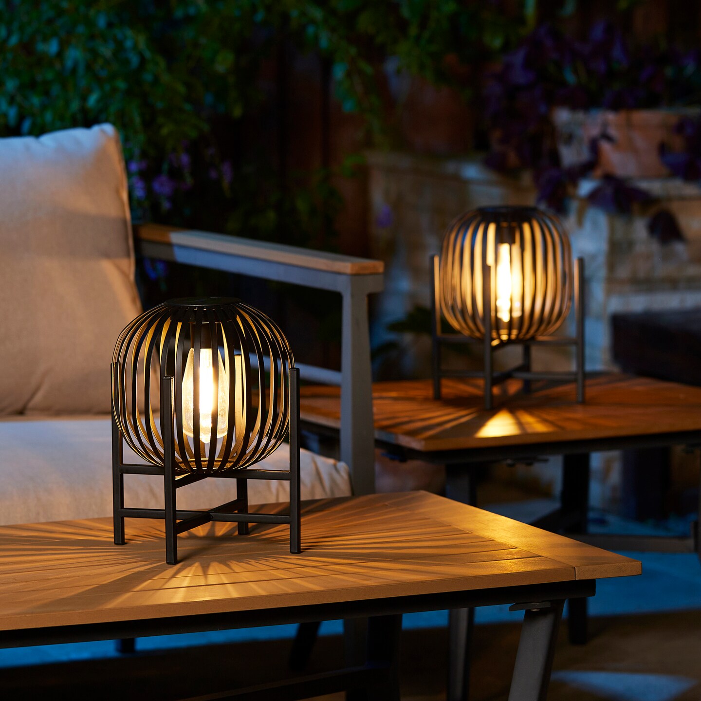 Set of 2/4 Black Metal Stripes Solar Powered Edison Bulb Outdoor Lantern with Stand