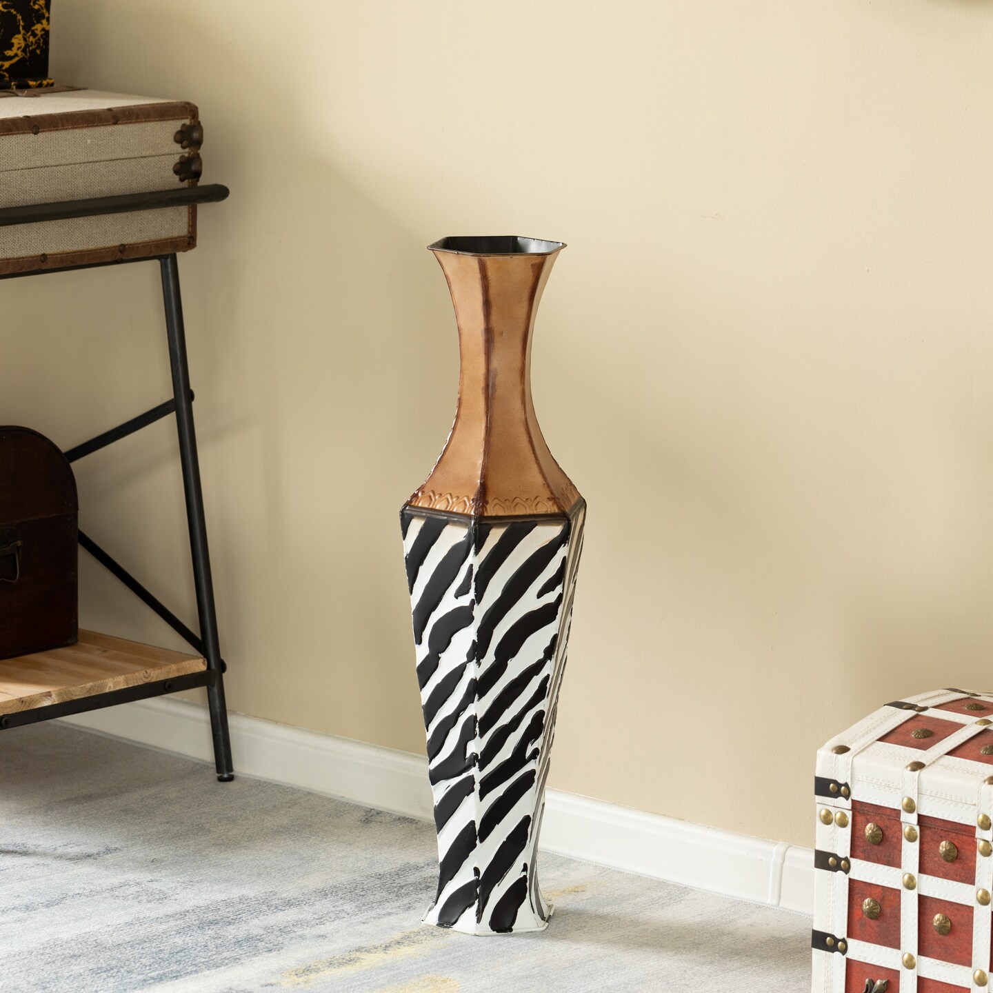 Metal Decorative Floor Vase: Stylish Centerpiece for Home Décor, Dried Flowers, Living Room, Bedroom Accent, Modern Interior Design, Elegant Room Décor, Tall Vase for Display