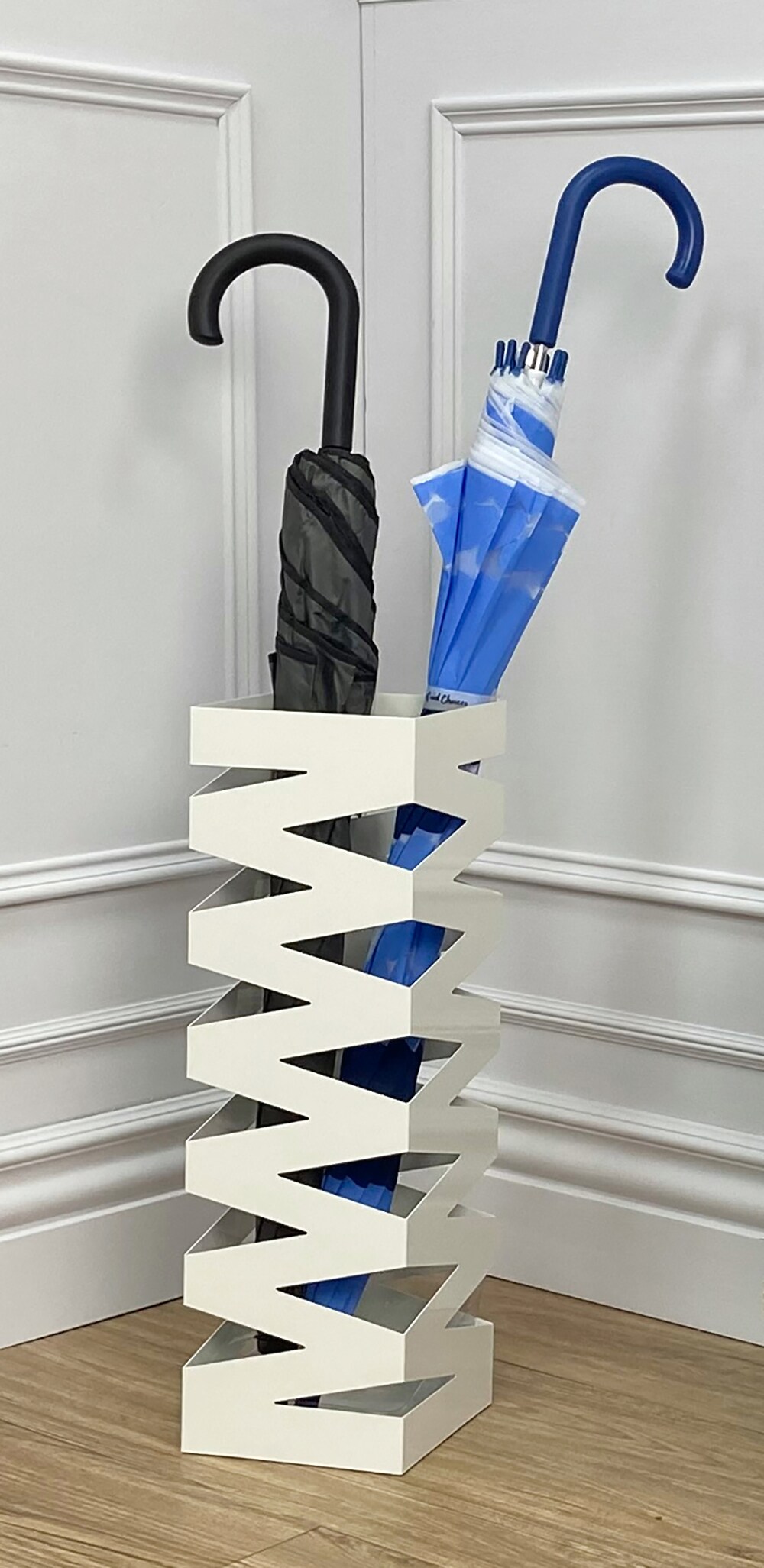 Mango Steam Metal Zig-Zag Umbrella Holder