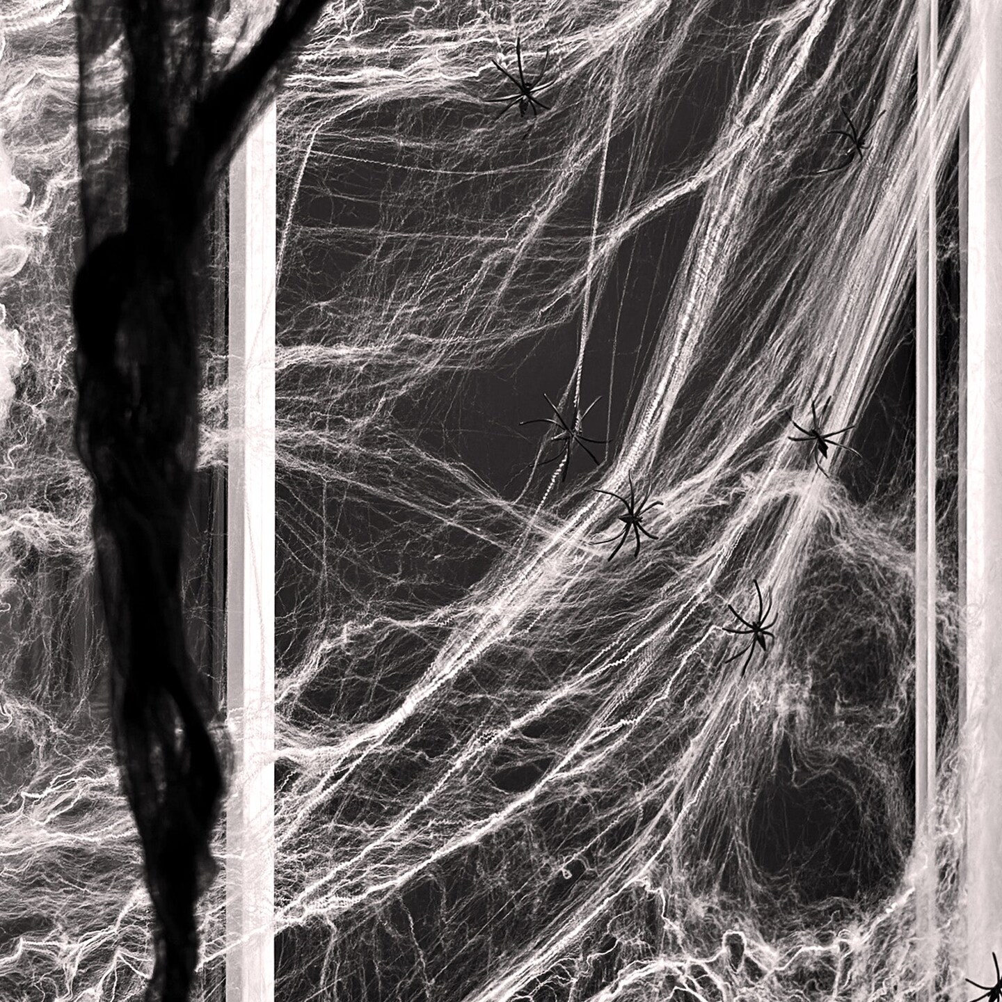 Wrapables 300 Sqft Spider Web with 30 Fake Spiders, Stretchy Cobweb Halloween Decoration for Parties, Haunted House