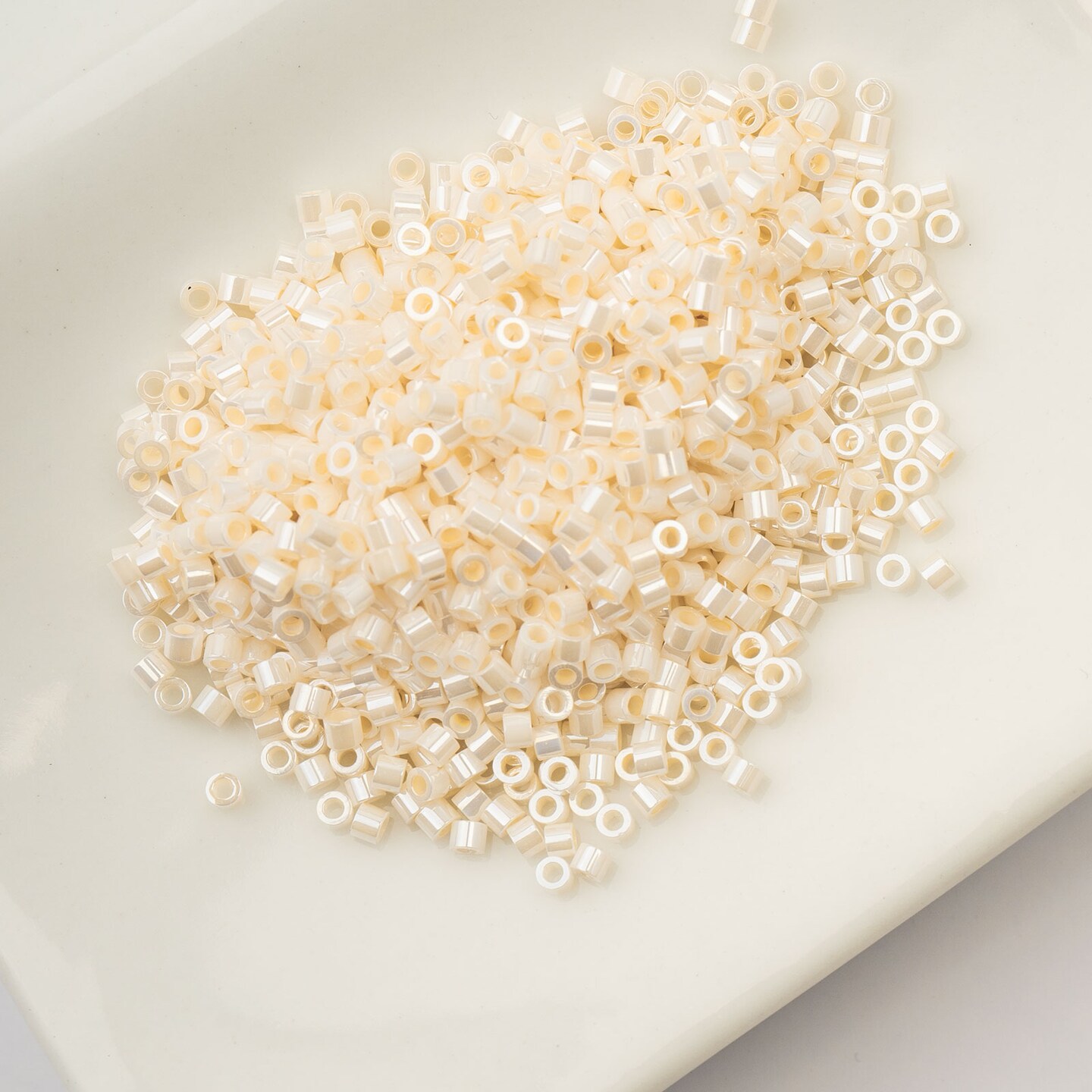 John Bead Ceylon Finish Cylin Beads 11/0 Glass Cylindrical Seed Beads, 25g