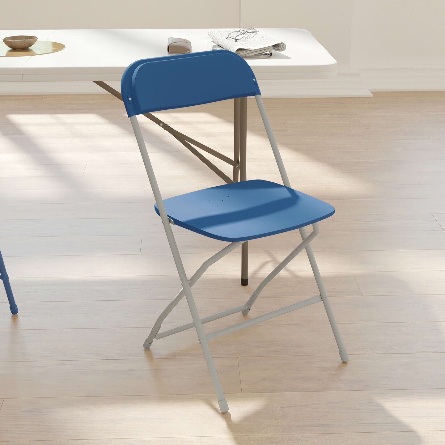 Emma and Oliver Plastic Folding Chair - 4 Pack 650LB Weight Capacity