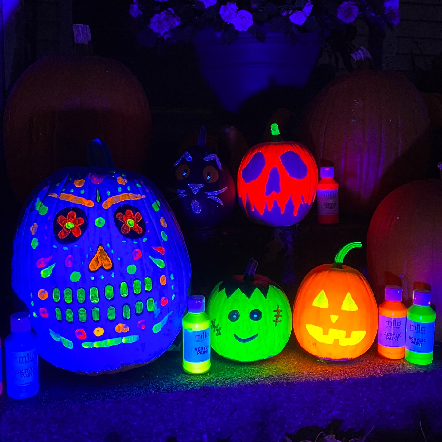 milo Fluorescent Yellow Neon Tempera Paint | 128 oz Bottle, 1 Gallon | Glows UV in Black Light | Non-Toxic Made in USA | Washable Bulk Art Paint for Party, Student, Classroom, Artist