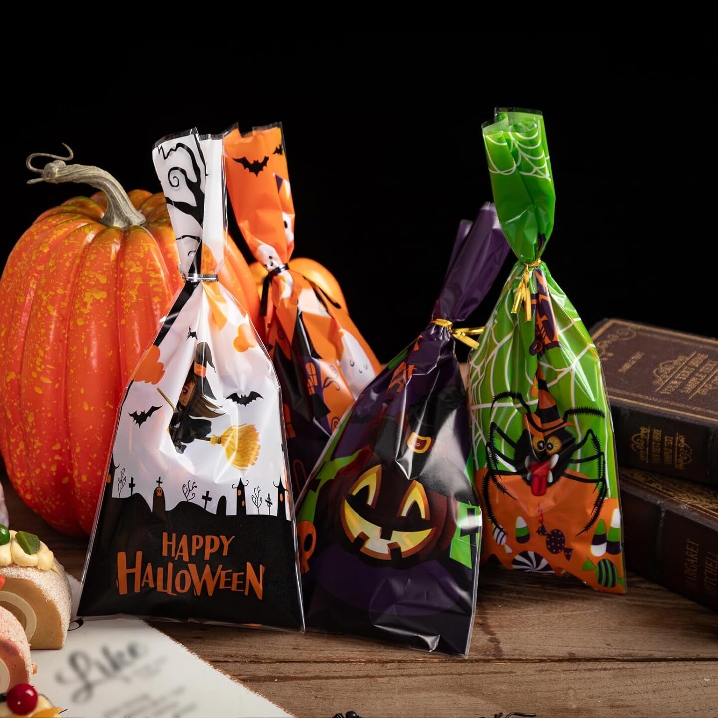 160PCS Halloween Cellophane Treat Bags, Plastic Goodie Candy Bag Goody Snack Sweet Bags with Twist Ties for Halloween Party Favor Supply&#xFF08;4 Style&#xFF09;