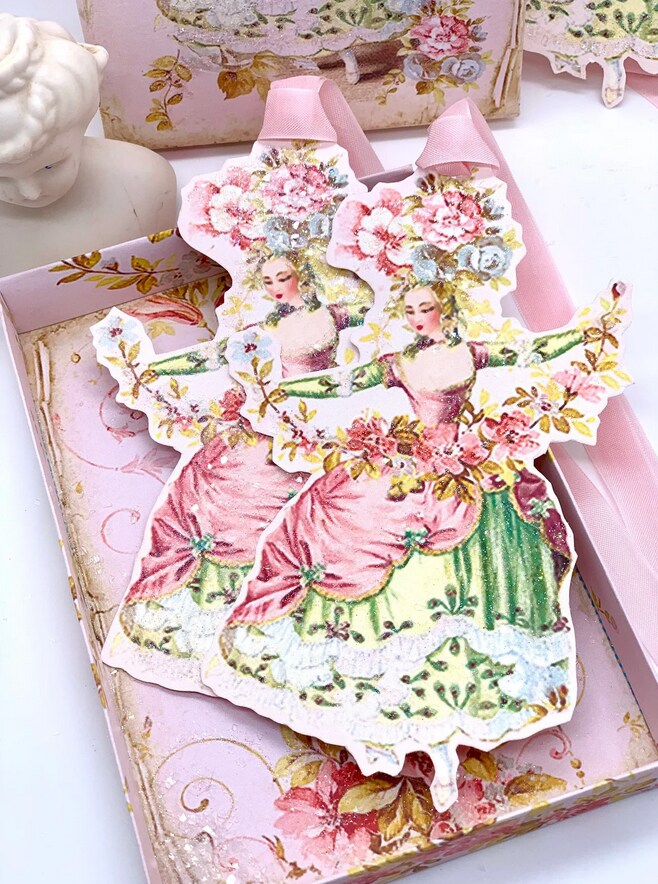 Marie Antoinette Handmade Box with Goldleaf and Four Fancy Diecut