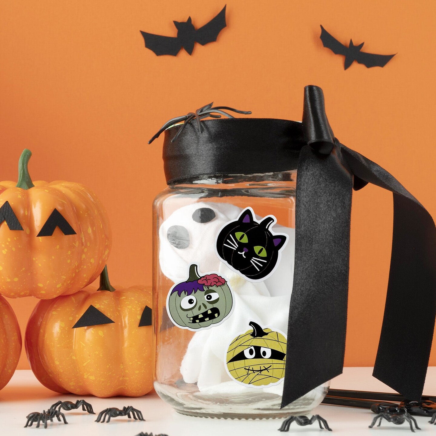 Wrapables Halloween Sticker Roll, Holiday Stickers for Sealing Cards, Envelopes, Gift Boxes, Festive Party Favors (500pcs), Assorted