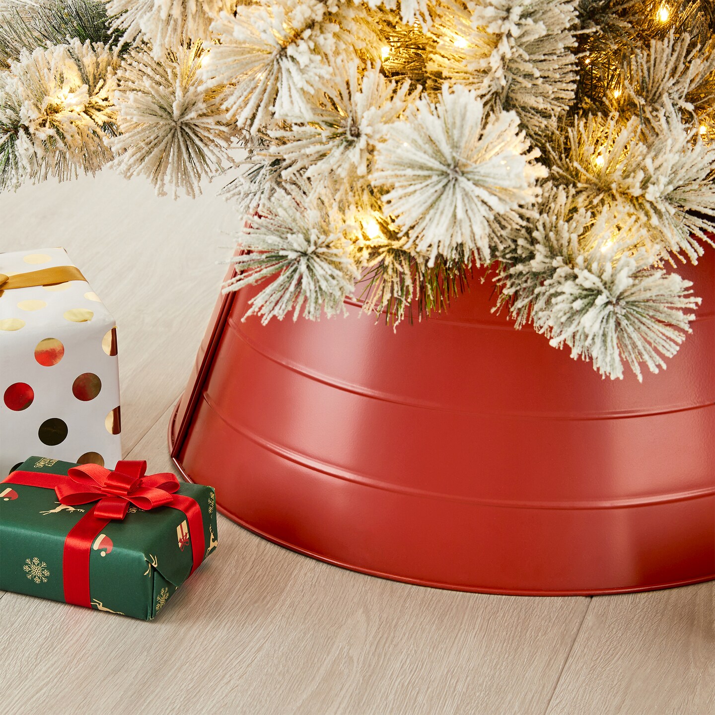 Set of 2 22&#x22;D Christmas Painted Metal Tree Collar