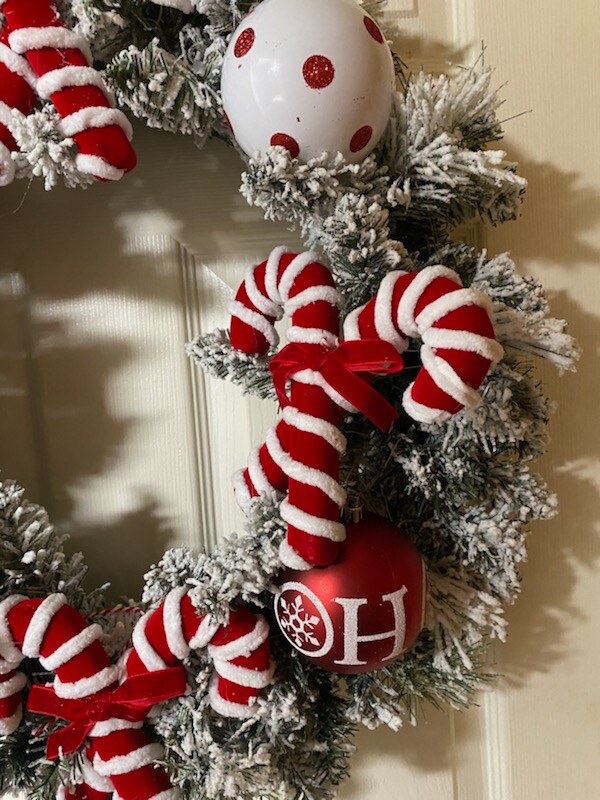 　Decorated Christmas Wreath Amazon.com: 13 Inch Pre-Lit Artificial Christmas Wreath with LED