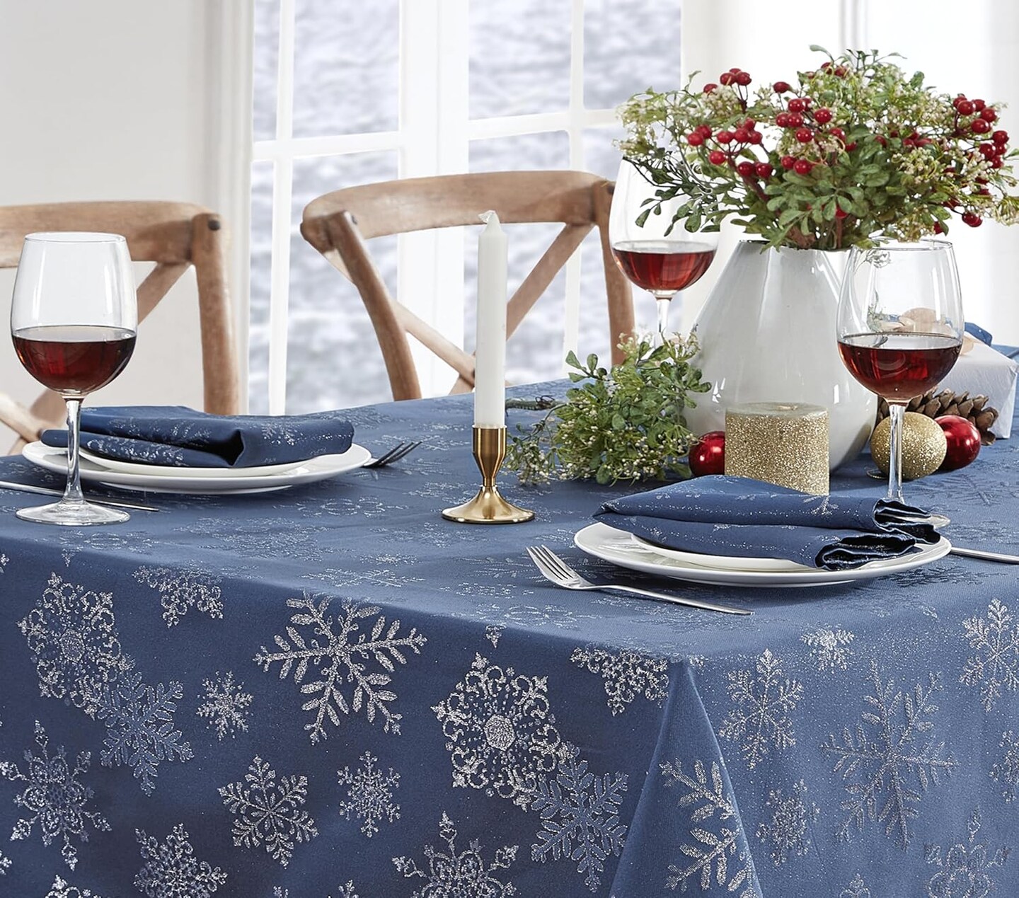 Fancy Navy/Silver Metallic Snowflake Christmas No-Iron Soil Resistant Fabric Holiday Napkins, Sparkling Snowflakes Napkins, Set of 4 Napkins