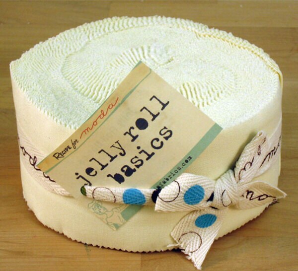 Bella Solids 2.5&#x22; Strip Roll (Jelly Roll) in Snow by Moda for Moda (9900JR 11)