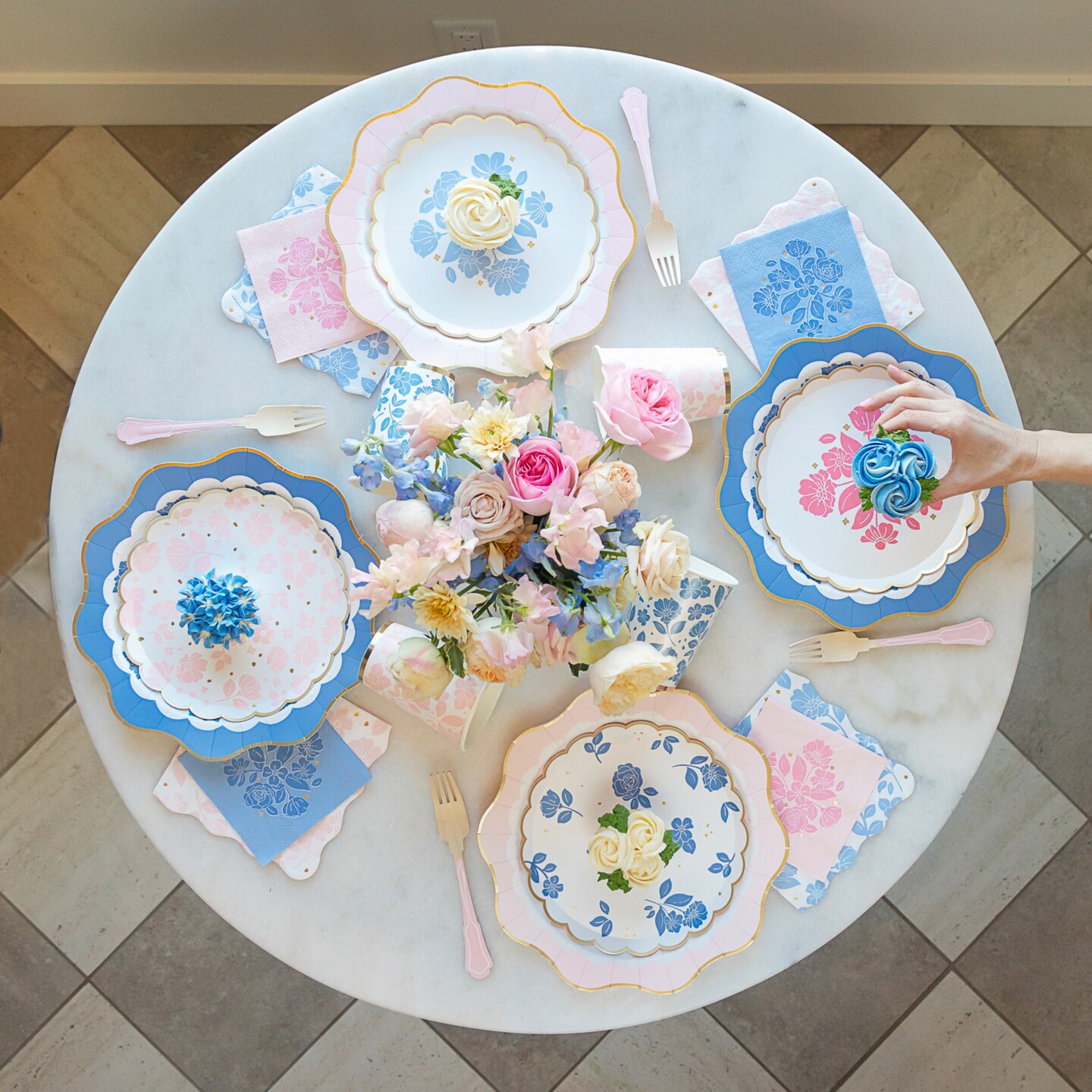 BELLE BLUE ELEGANT FLORAL COCKTAIL NAPKINS