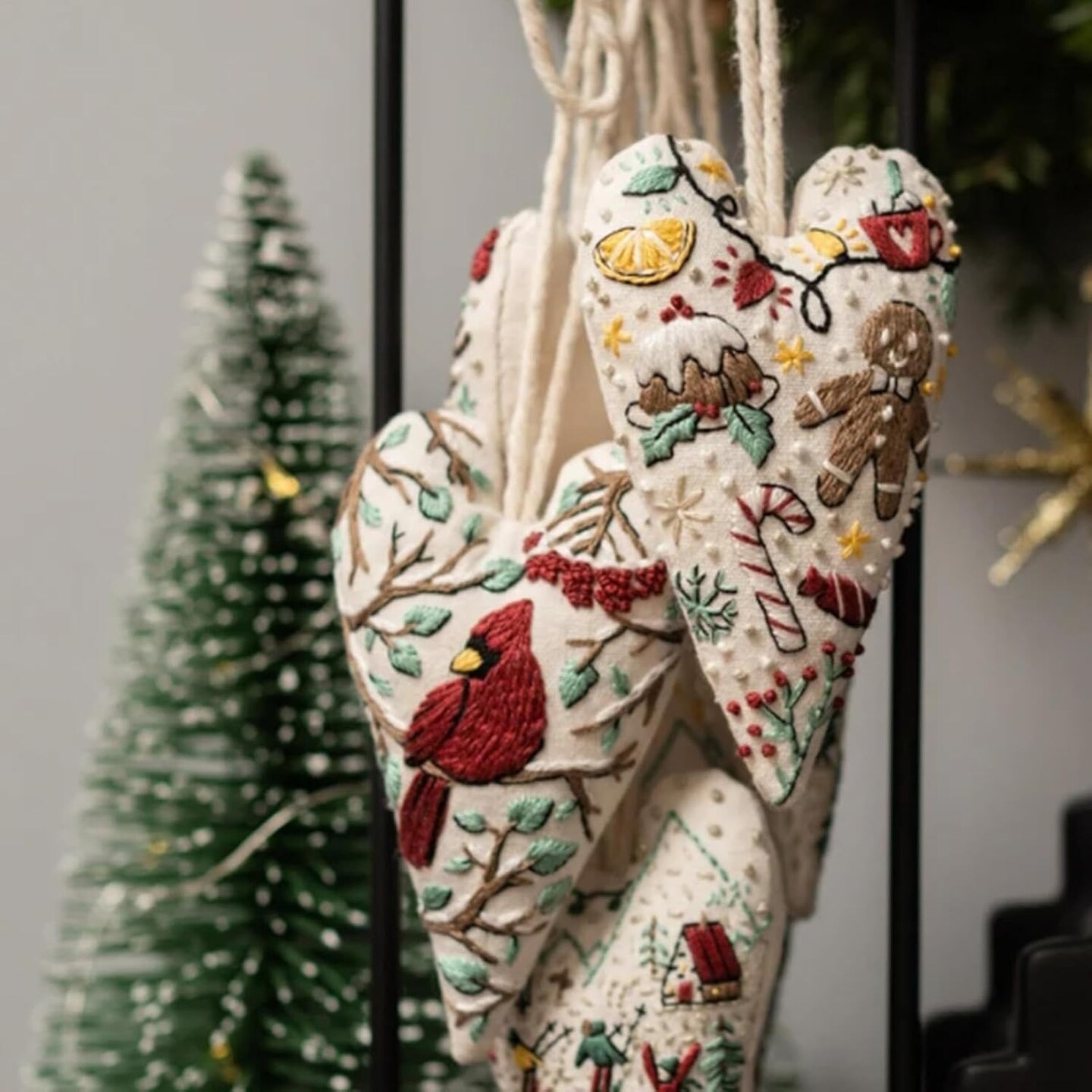 8pack Embroidery Christmas Ornament Kits, diys Heart Embroidery Christmas Decoration, Hand Embroidery Christmas Tree Hanging Ornament, Heart crosss stitchs Kits with Needles and Thread, Gifts