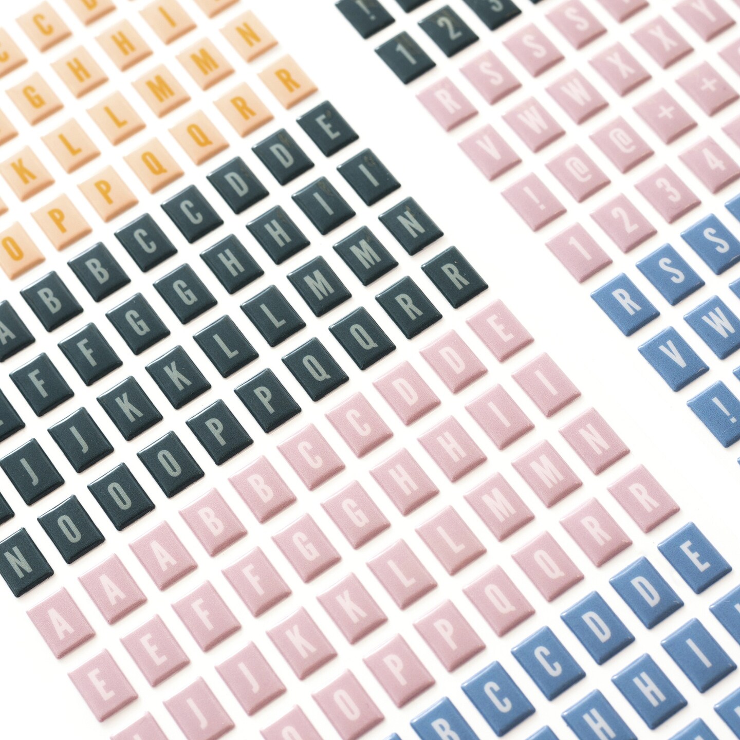 Maggie Holmes Heritage Thickers Stickers 320/Pkg-Backyard Alpha/Puffy