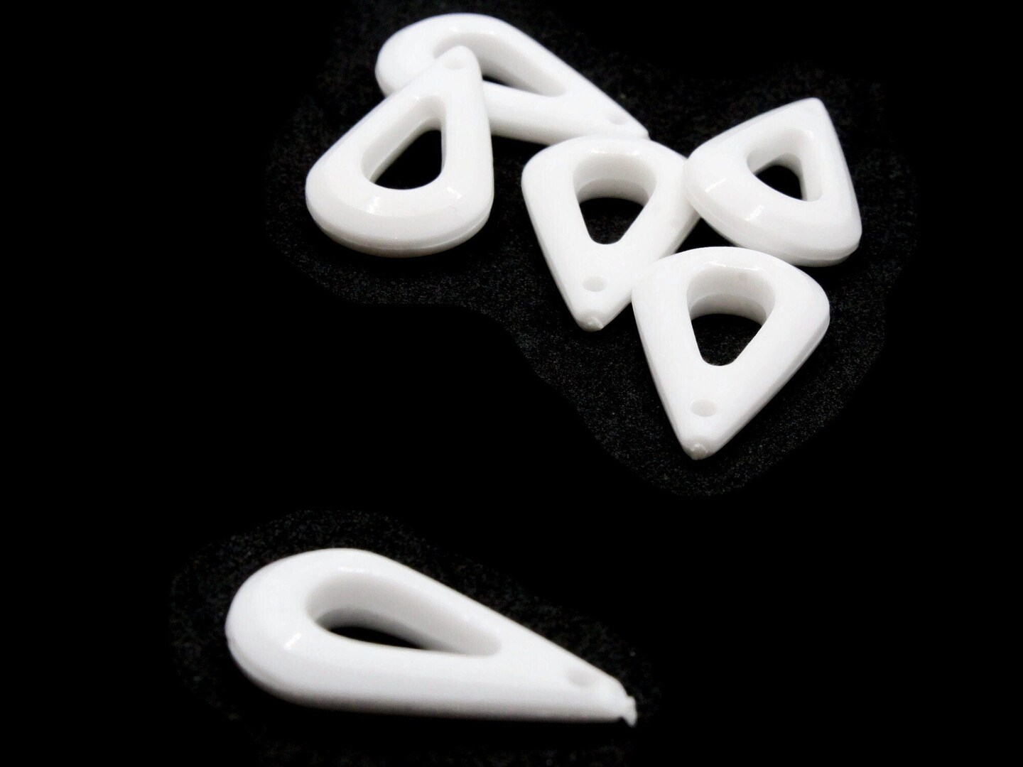 6 25mm White Vintage Plastic Open Teardrop Beads -- Briolette Beads