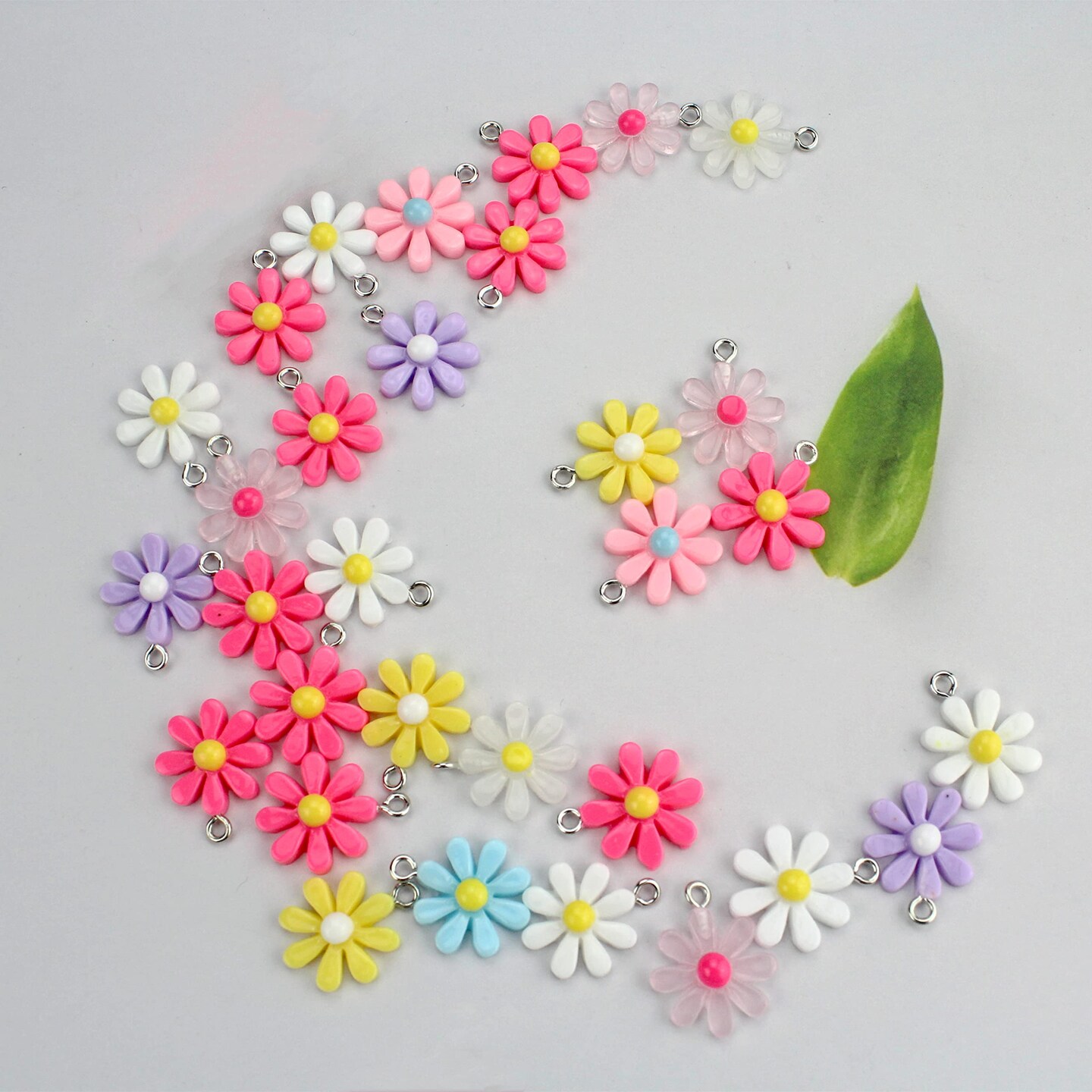 JJG 50pcs Mixed Colors Daisy Flowers Enamel Gold Plated Charm Pendant For DIY Jewelry Making Necklace Bracelet Earring Jewelry Accessories Charms