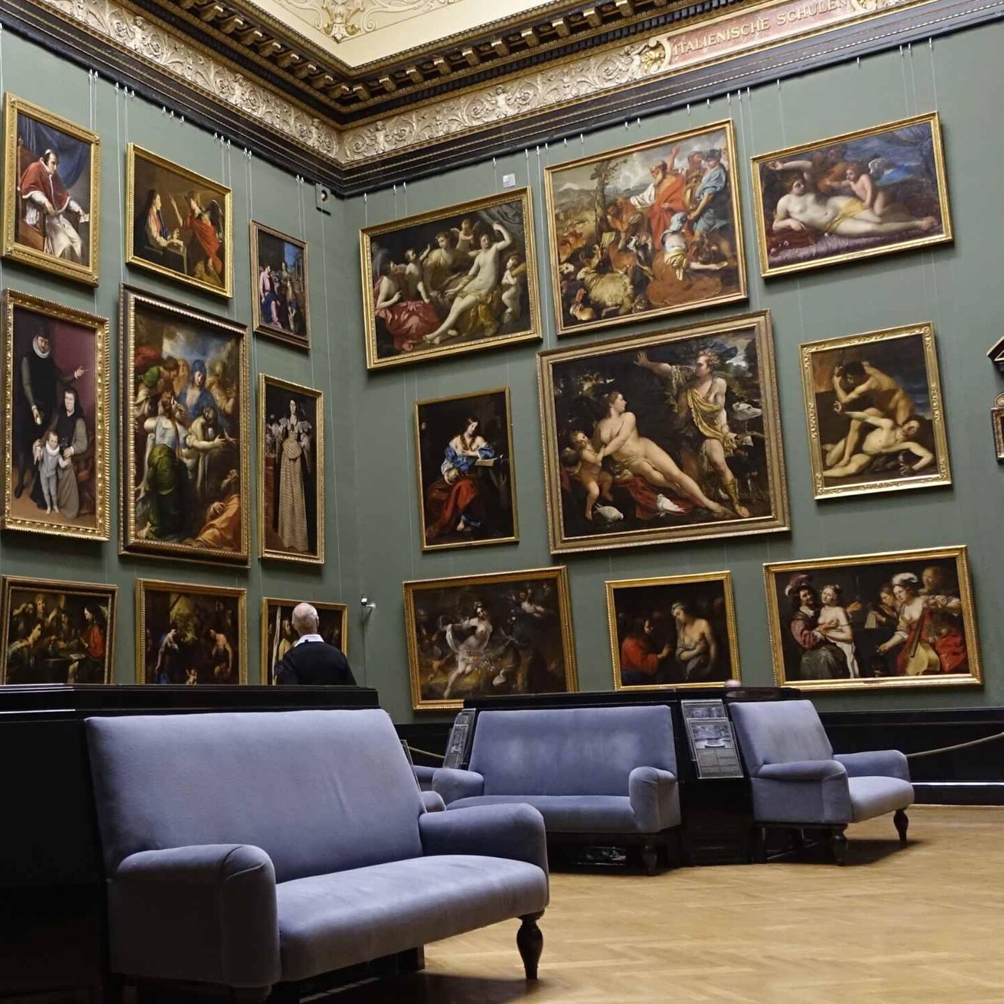 Classic 8x10 Ornate Vintage Antique Gold Picture Frame 4 Inch 8x10 Ornate Vintage Antique