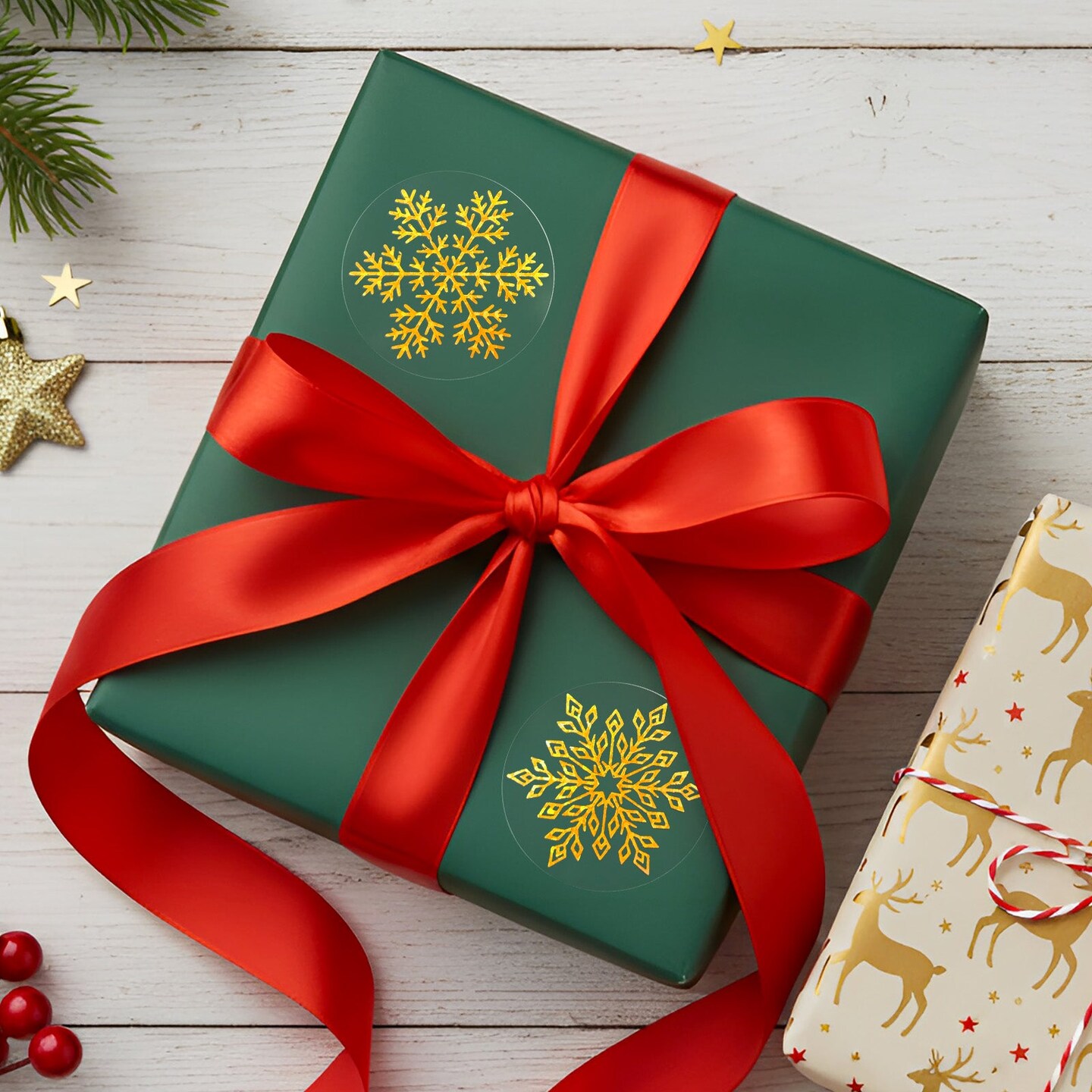 Wrapables 1.5 Inch Holographic Christmas Sticker Label Roll, Holiday Stickers for Sealing Cards, Envelopes, Gift Boxes, Festive Party Favors (500pcs), Gold Snowflakes