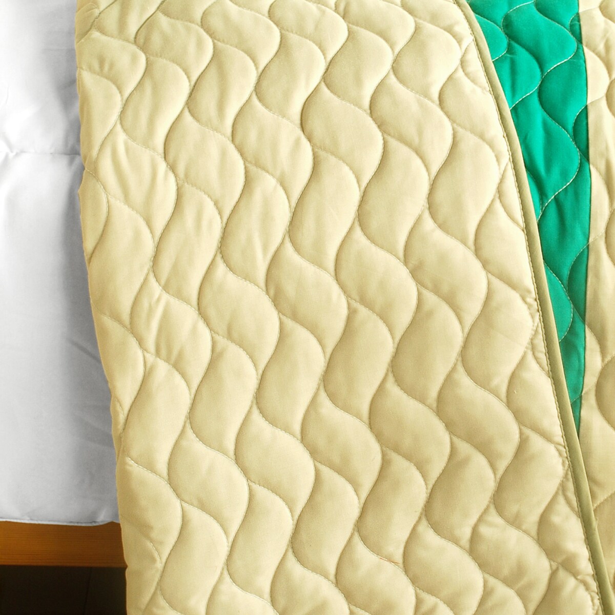 3-Piece Handmade Full/Queen Quilt Set, Reversible, Horizontal Stripes