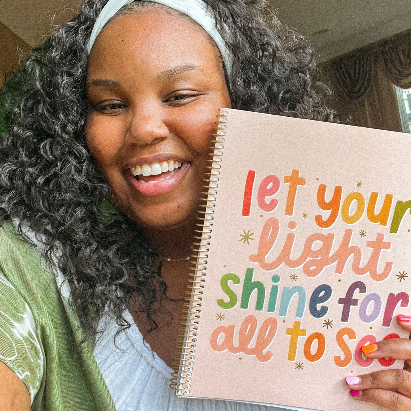 bloom daily planners 2025-26 Academic Soft Cover Daisy Student Planner, 7&#x22; x 9&#x22;, Let Your Light Shine