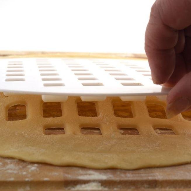 Norpro 9.75&#x22; Decorative Lattice Shape Pie Dough Top Crust Cutter