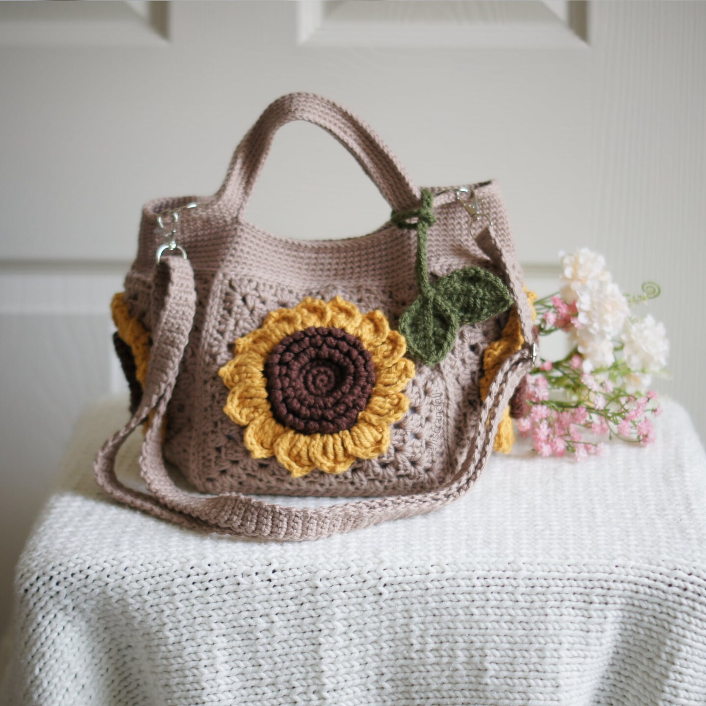 Sunflower Handbag – Structured Crochet Boat Bag with Lining and