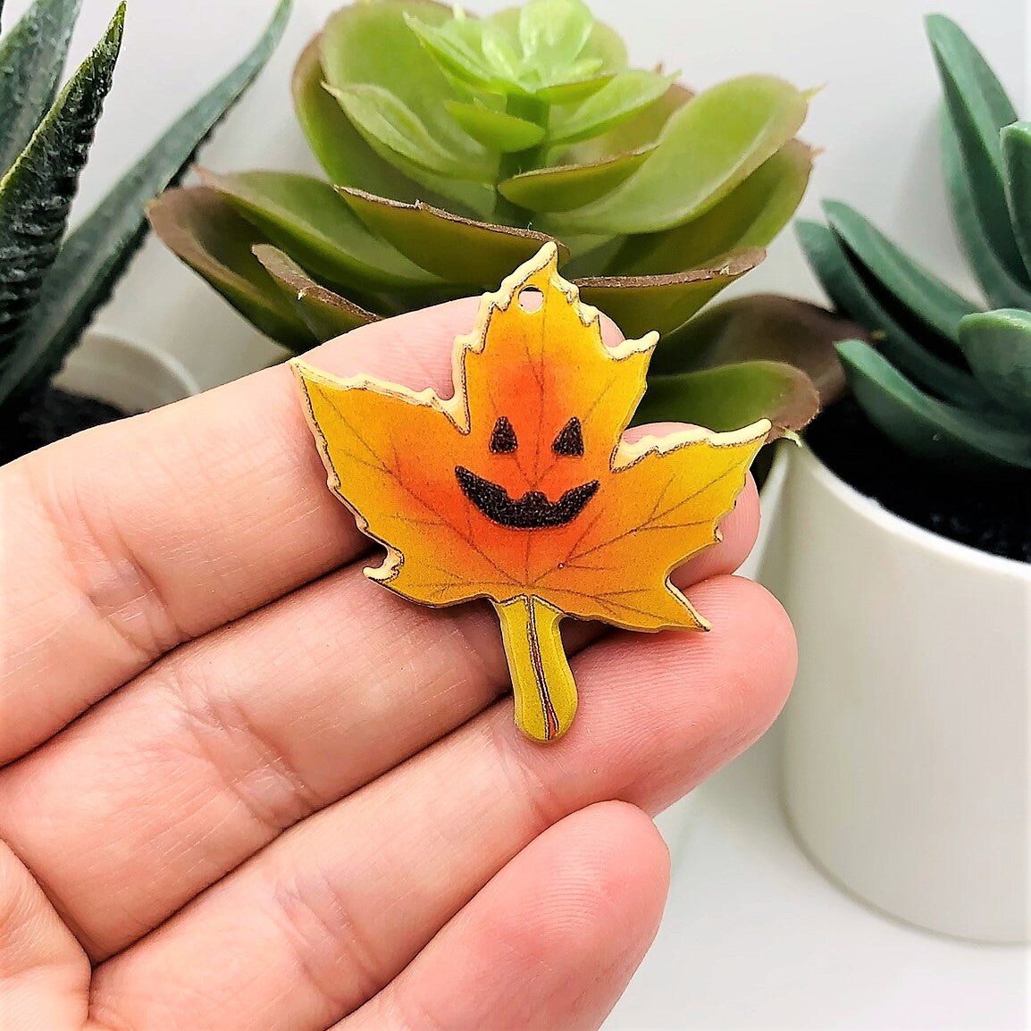 1, 4 or 20 Pieces: Maple Leaf Pendant with Jack o&#x27; Lantern Face - Double Sided