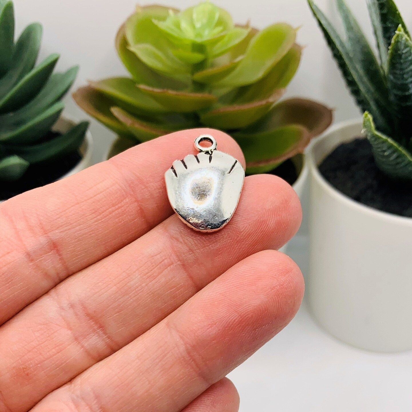 4, 20 or 50 Pieces: Silver Baseball Mitt Sports Glove 3D Charms