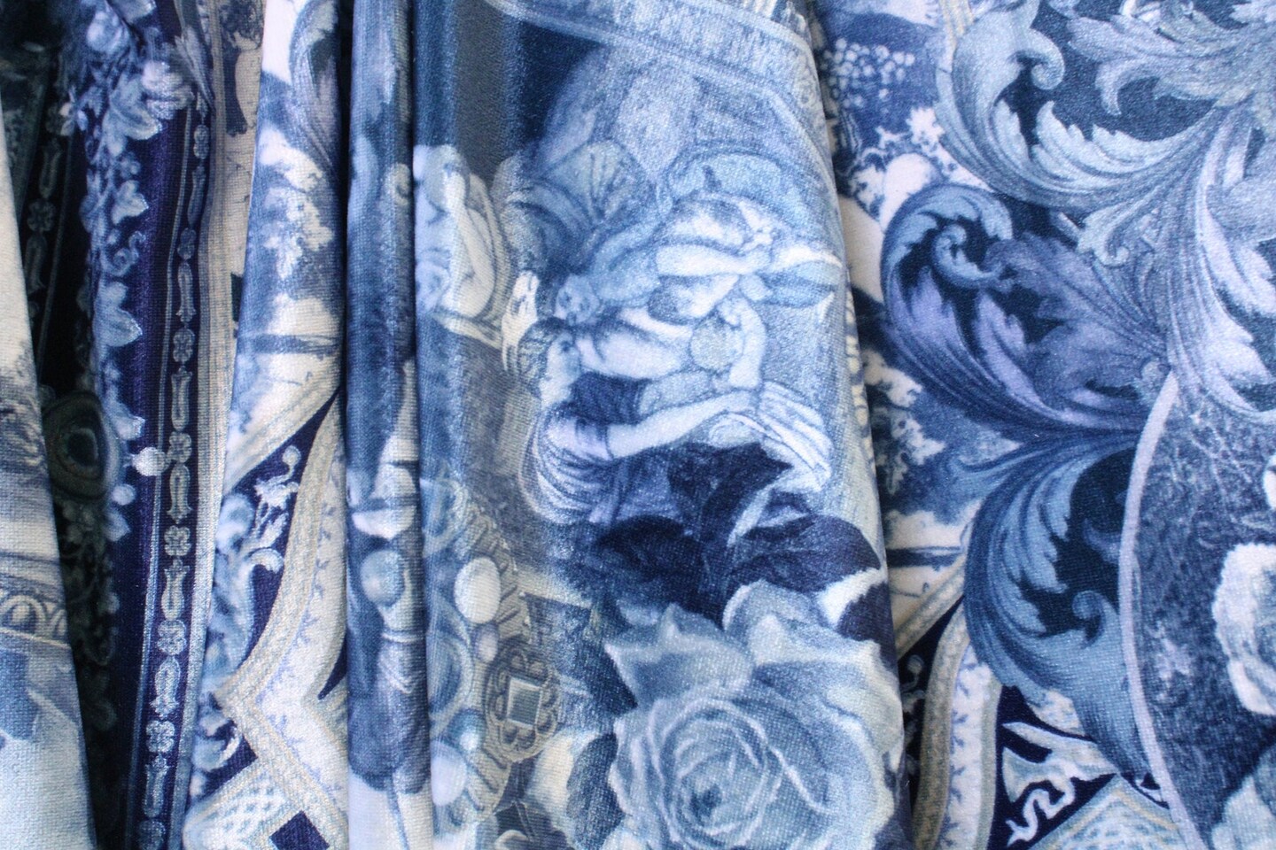 1 Yard Blue Renaissance Print Stretch Velvet Fabric for Dancewear Leggings Costumes Streetwear (36&#x22; x 60&#x22;) Inches Wide