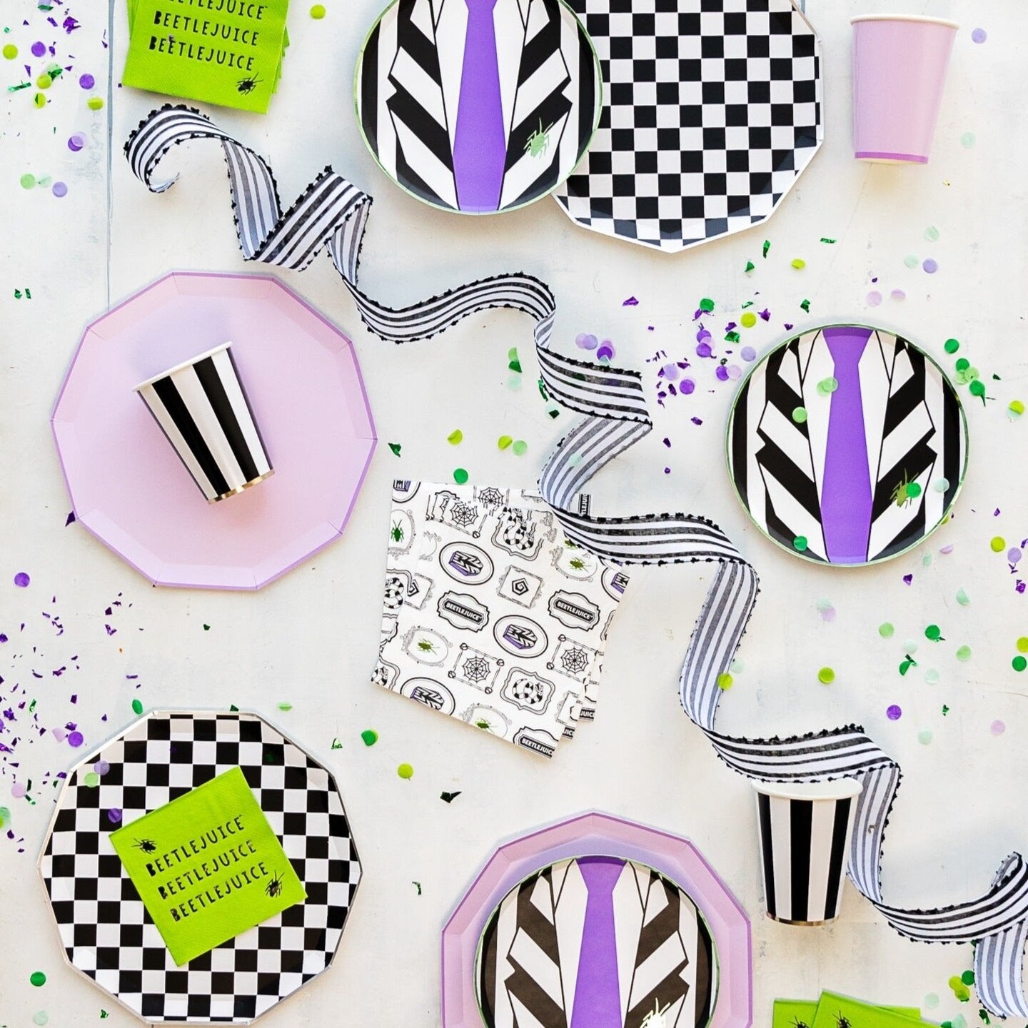 BLACK &#x26; WHITE SIGNATURE LARGE CHECKER PLATES