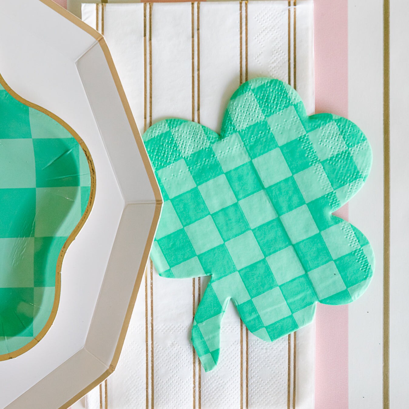 GOLD SIGNATURE STRIPE GUEST TOWELS