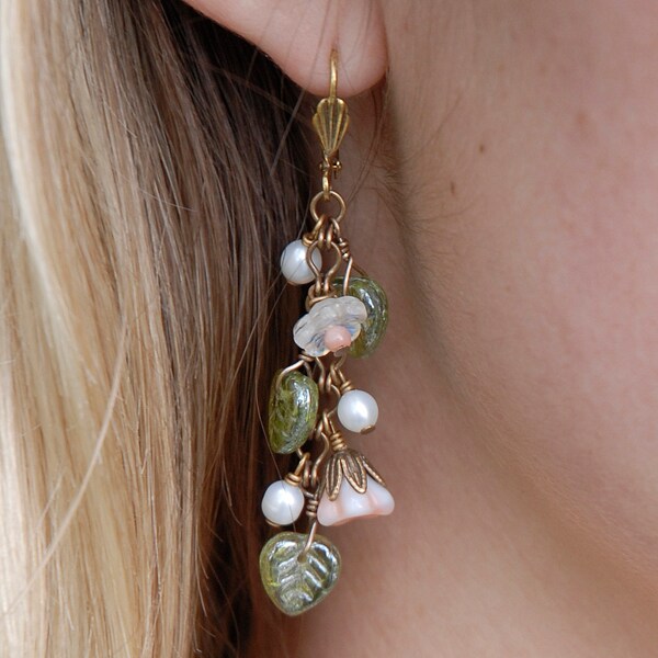 12x10mm Olivine Green with Gold Veins Leaf Beads, 23-25 beads GB-LB15