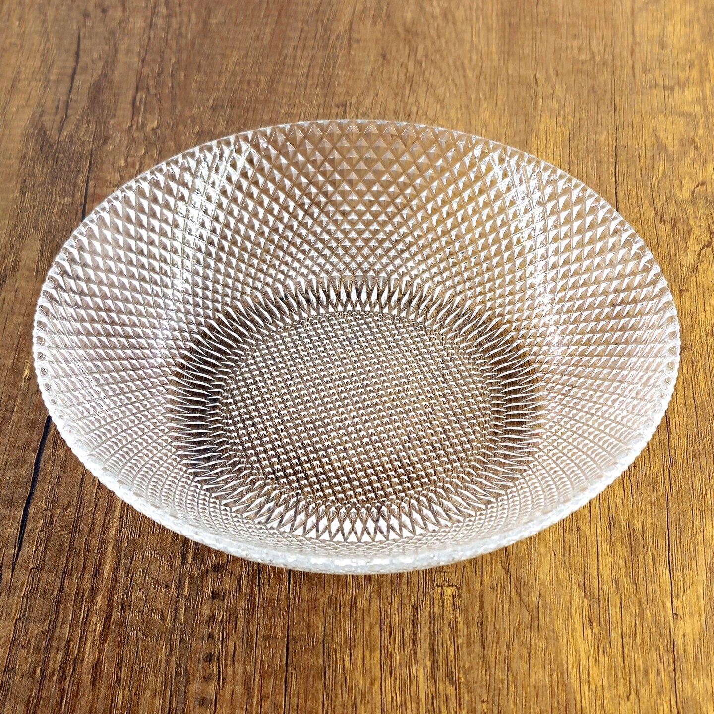 Diamond Pattern Glass Soup Bowl Versatile Hot and Cold Serving Dish